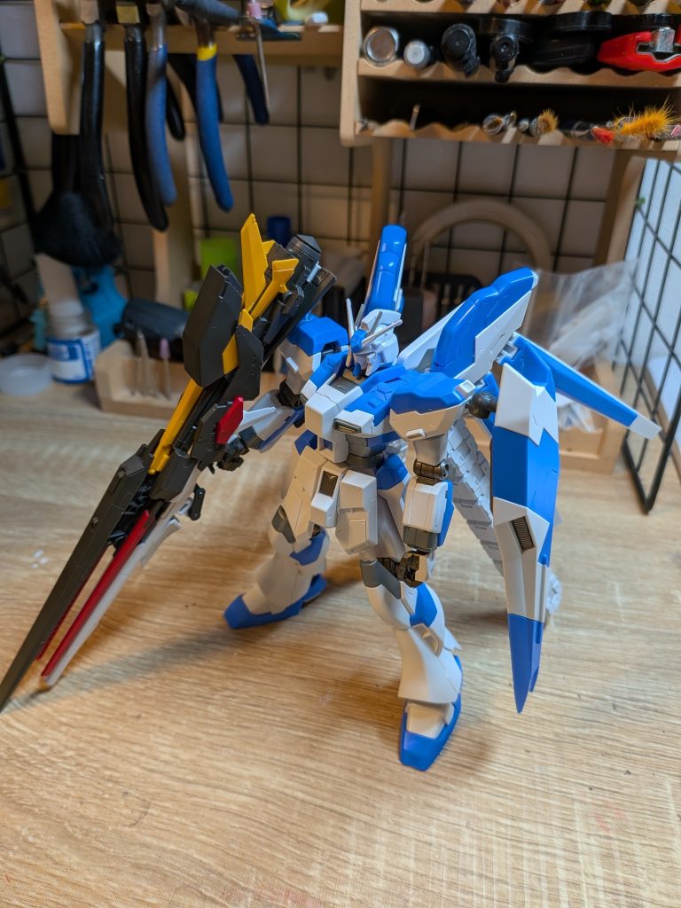 性分的にただ作って塗装してではなく改造をしたいという気持ちが強く、いつも作成に時間がかかりがちになってしまいます。そんな時に「GUNSTAに投稿する！」という目標があることで、意欲を絶やさず楽しんで行うことができています。本当に感謝ですm(_ _)m他にもガンプラ作品を投稿するSNSはあるものの、自由度が高い(投稿する作品への縛りが少ない)というのがGUNSTAの魅力かと思っています。そして、ここに来れば顔も知らない相手であれど同じ趣味を持つ者同士で交流を行えるのがやはりありがたいです。初心者の私にはみなさんの素晴らしい作品、愛のこもった作品を見るのが楽しみであり勉強です。そういう意味では運営様だけではなく、他のモデラーさん達にも本当に感謝です☺️