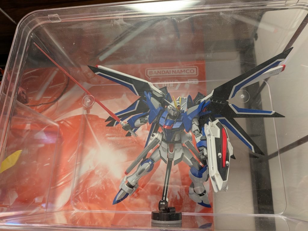 SEEDFREEDOMを観てから幼き頃のガンダム熱が再燃。大人の財力を生かしエアブラシ等に手を出すのもあっという間でした(笑)　ガンプラ沼の始まりです。