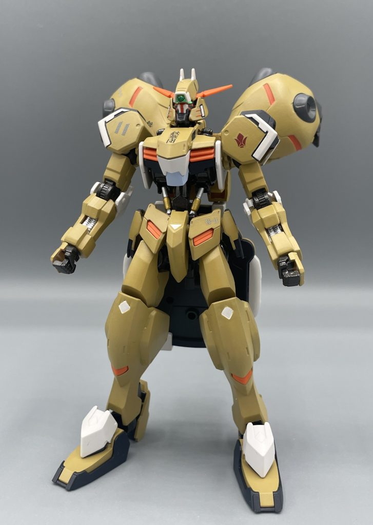 ASW-G-11 GUNDAM GUSION REBAKE　ガンダムグシオンリベイクは、「機動戦士ガンダム鉄血のオルフェンズ１期」に登場し、昭弘・アルトランドがパイロットを務めるMSです。　元々は敵対した宇宙海賊ブルワーズの首領が登場していたガンダムフレームの１機です。&nbsp;コイツの初陣、派手に飾ってやりますよ！！