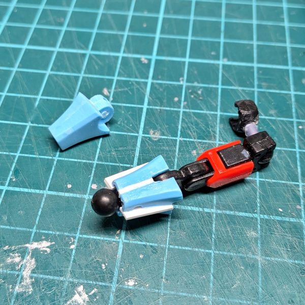 戦闘フィギュアにギャンを被せてみました✨ビフォーアフターでツーショット😆（3枚目）
