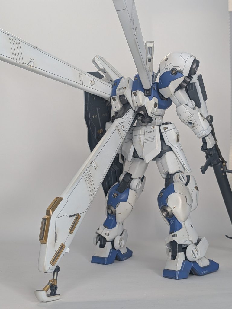 実はこのキットは中古で購入した物ですシュツルムブースターがボロボロで、合わせ目消しのやり直しが大変でした根元もグラグラだったので補強もしましたそのあとくらいに再販がかかったので、そのタイミングで他の部品を注文できたのでやっと完成