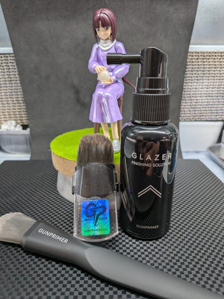 仕上げに毎回使ってるのは、こちらGPRATSさんが販売を手掛ける、ガンプライマー製のGLAZERですこれは作品の表面保護剤で、特に赤系統の退色を防いでくれる優れものなんですよ♪それに埃の付着防止にも一役買ってくれるので、何かと助かってます🤗
