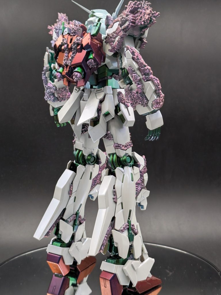 フレームと青い部分とアンテナは偏光塗料ですフレーム→ジュエルビートル青→ラズリブルーアンテナ→ドラゴンゴールド
