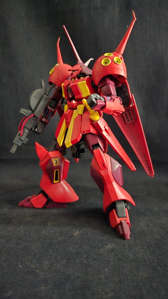 赤はシャアレッドとモンザレッド。黄色はガンダムイエローを使って塗装。家にある塗料のみで完結できました。