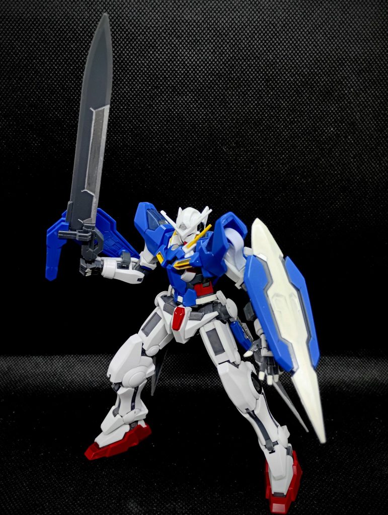 三つ目は、HGガンダムエクシアです一時期いつでも買える枠だったHGエクシアをガンダムマーカーで部分塗装してますシールドの青と白の間をグレーで塗ってみたら結構見た目が良くなったのが嬉しかったです&nbsp;武器に使ったシャインシルバーがワンポイントです