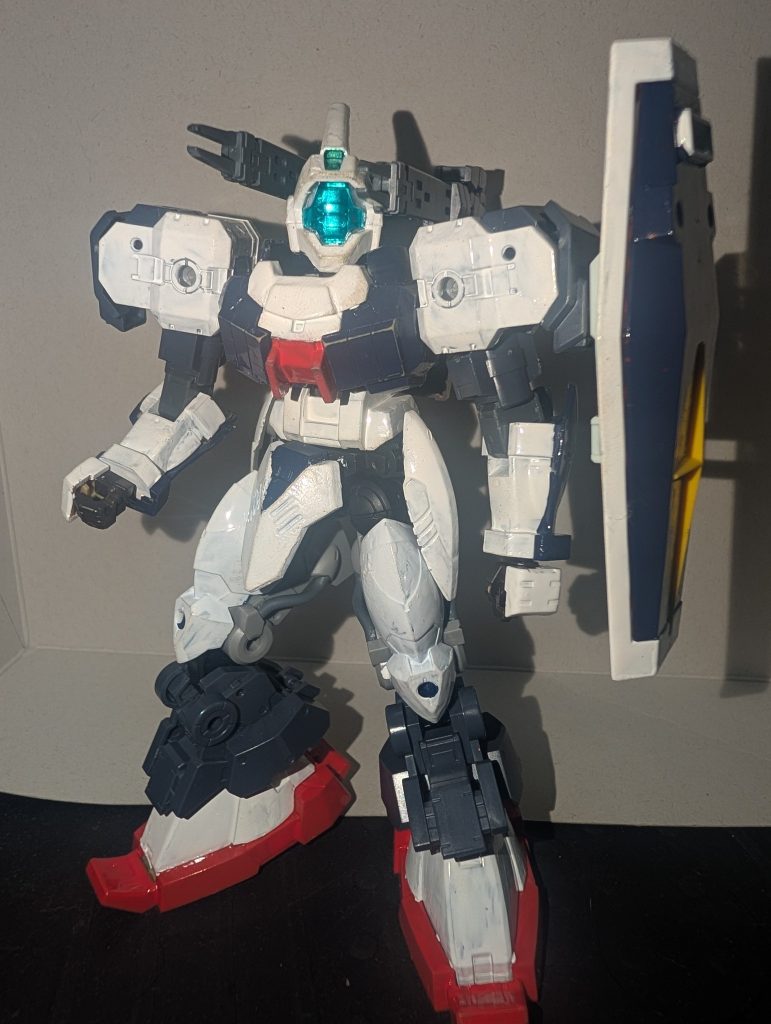 前回に引き続き、頭部はAGジェノアスカスタム。あとはシールドだけがEGガンダムで…残りは30MMになります。背部のキャノンで攻撃！