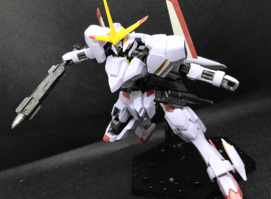 九つ目は、HGガンダム端白星ですゲーム作品の主人公機ですが、このパッと見て｢第2の主人公だな｣というイメージを感じるデザインがとても優秀だなと思いました第2形態は未所持なので、いつか手に入れたいですね