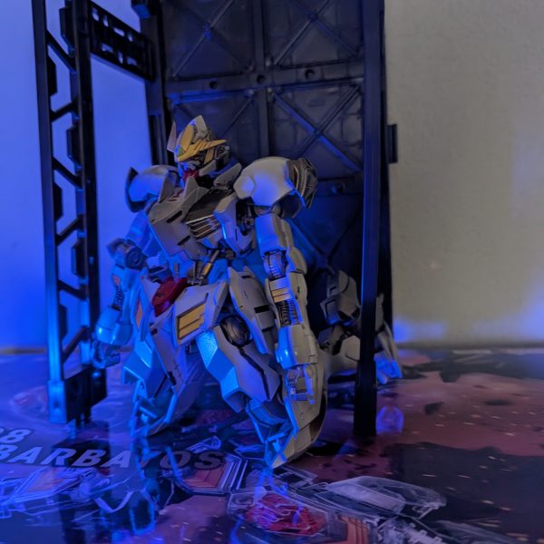 先日のルプスレクス＋アダプトの残りパーツで作りました。手元にデカールがなかったり、これからどうするか考え中です。&nbsp;色んなキットが一気に出たおかげでバルバトス制作ラッシュはまだ止まらない・・・！（2枚目）