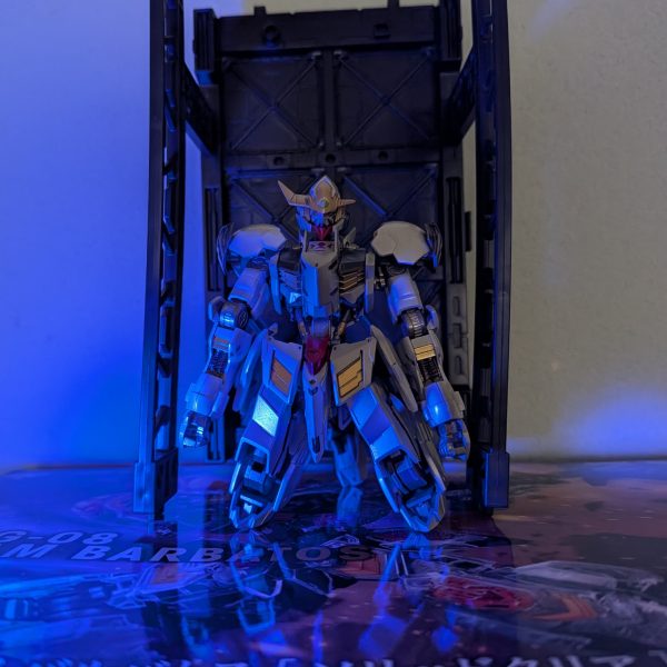 先日のルプスレクス＋アダプトの残りパーツで作りました。手元にデカールがなかったり、これからどうするか考え中です。&nbsp;色んなキットが一気に出たおかげでバルバトス制作ラッシュはまだ止まらない・・・！（3枚目）