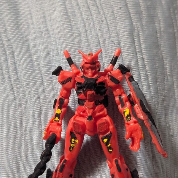 GQuuuuuuX　グミ　赤いガンダム
