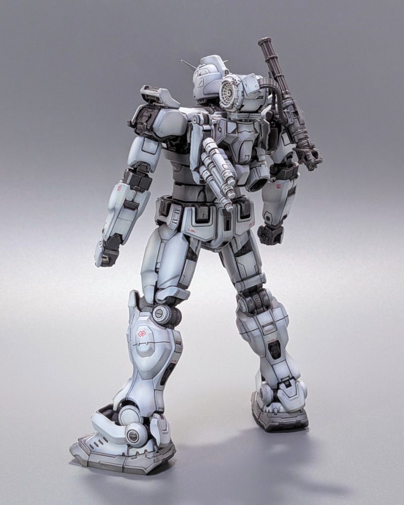 ガトリングの給弾ベルトはエラストマー樹脂(TPE)製なんですが、このキットに使われてるものはVカラーやソフビカラーも定着しなかったのでミッチャクロンを下地に吹いてからソフビカラー→水性塗料…と上塗りしました。