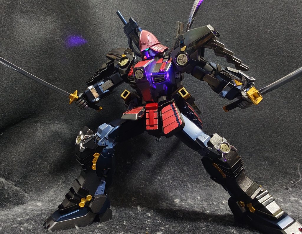 アクションMG武者Mk-2は初めて作りましたが昔のキットとは言え腿ロールの軸を何でこんな設計にしたのか・・・。塗装剥げそうな部分はヤスリとコートでクリアランス調整しているので割と動かしても平気です。