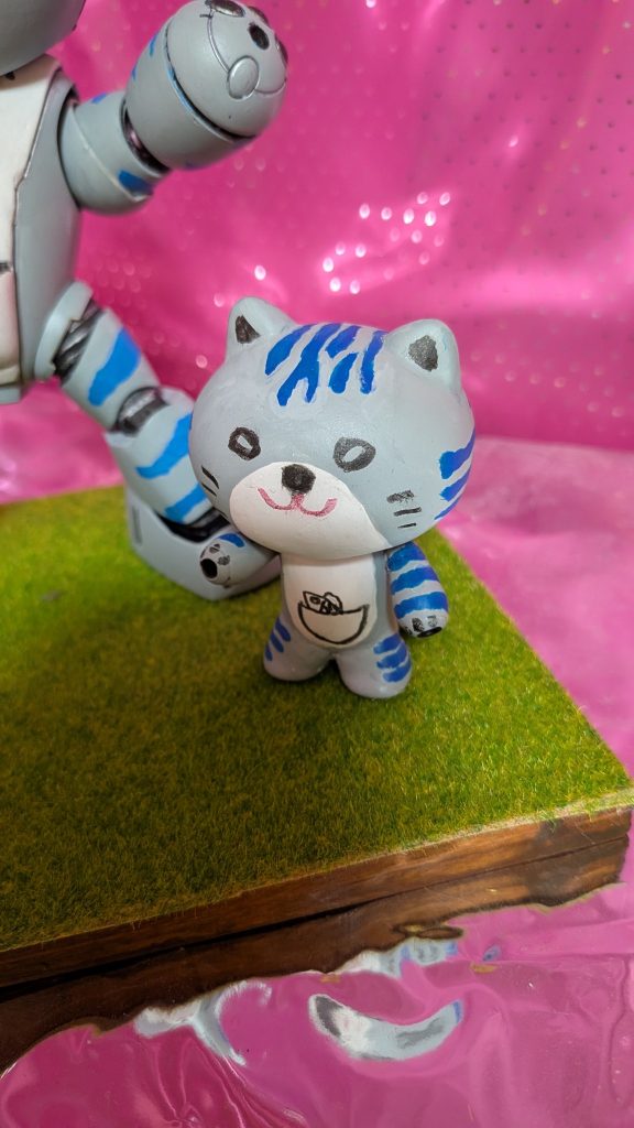 まずは「サバトラななちゃん」以前に製作したちいかわ同様、プチッガイから改造です。腕と首は可動します。