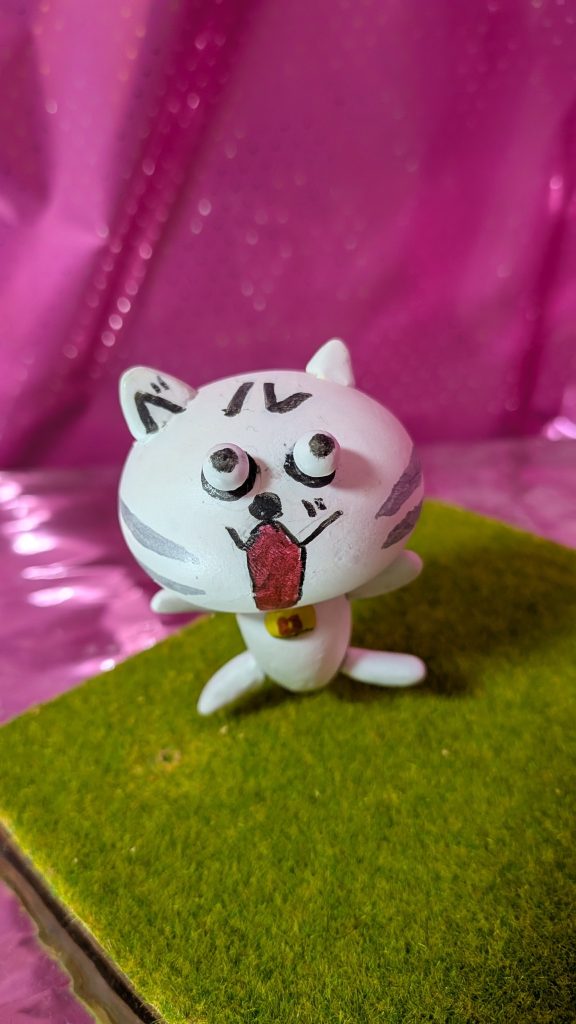 こちらはベルにゃん自立は無理ですが（笑）首と手足は一応可動します。耳から額にかけての「ベル」の文字が特徴です（笑）&nbsp;&nbsp;