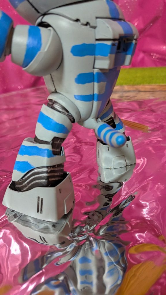 ボールジョイント仕込ん出るのでそれなりに可動しますね。