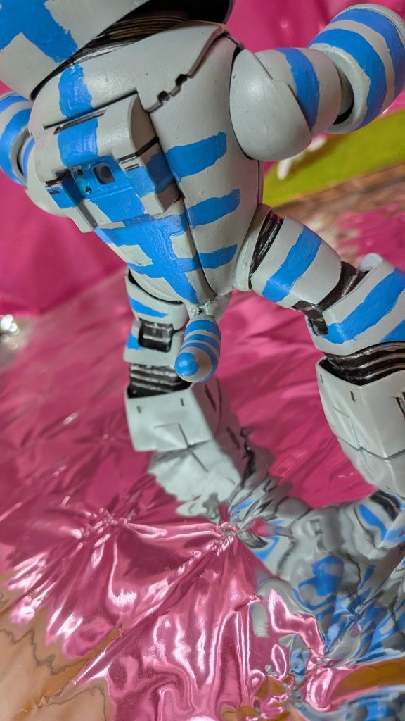 サバトラななちゃんロボの後ろ姿。&nbsp;尻尾もイエローサブマリンの関節技でボールジョイントで可動します。