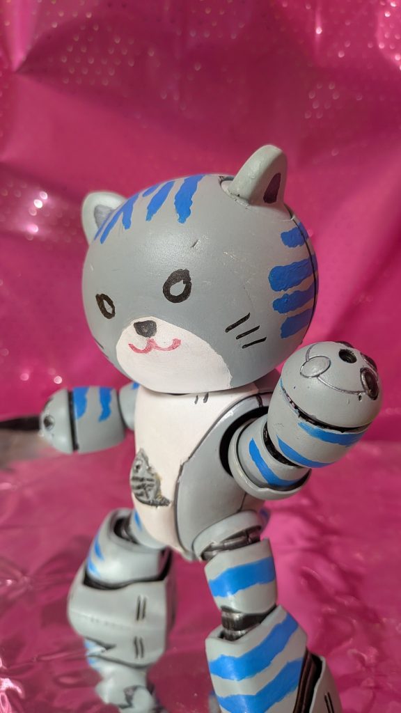 サバトラななちゃんロボはベアッガイ同様に耳の可動も残してあります。