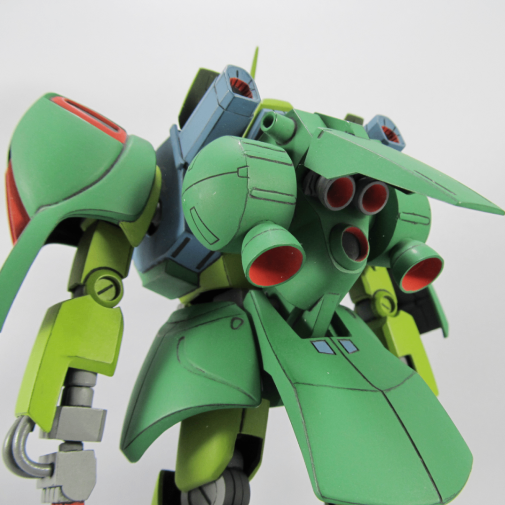 バックパックカバーは開閉できますが　キットのままだと開けても何もないという悲しい状態なので　HGUC 234 シャア専用ザクIIのバックパックのスラスターを移植　これで多分出力30%アップ