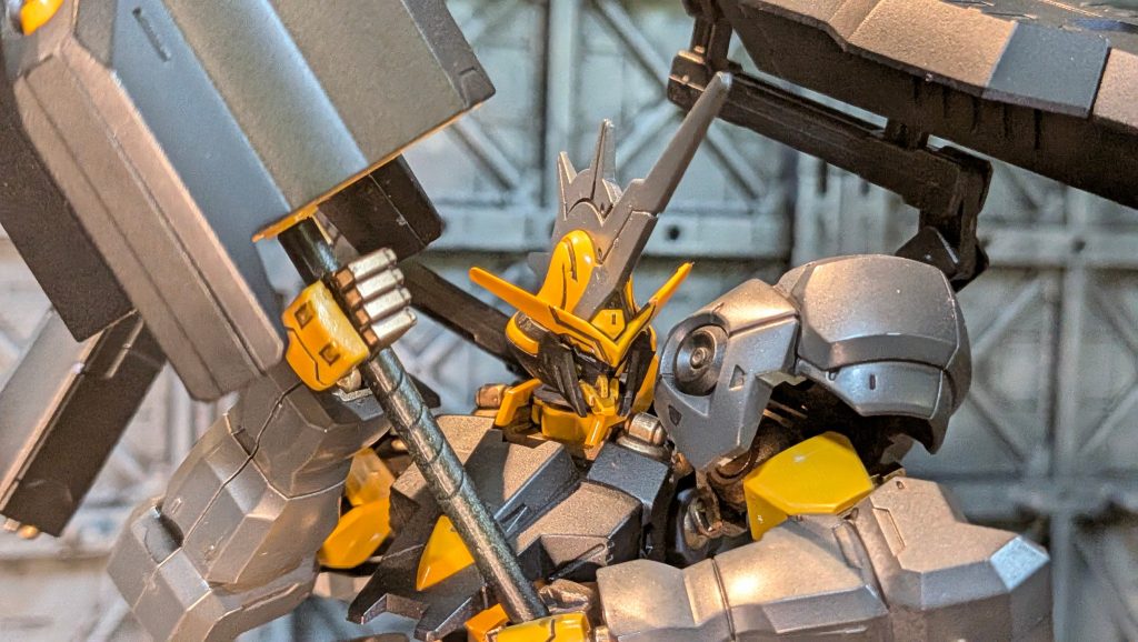 この武器をこの持ち方すると、突くってよりも叩く感じが………