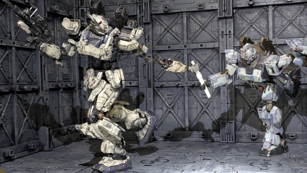 ◇そして全塗装から大改造へ全塗装するようになると次は自分が頭で思い描いた妄想機体を作りたいという欲が出てくるようになり、プラバンやプラ棒、パテ、ディテールアップパーツ、ジャンク模型などを買い漁りました💦💦製作欲が爆発して工具もいっぱい買ってしまいました🤣できるだけ100均の道具や安い中華製の道具で揃えましたが、それでも結構な金額になってました😹