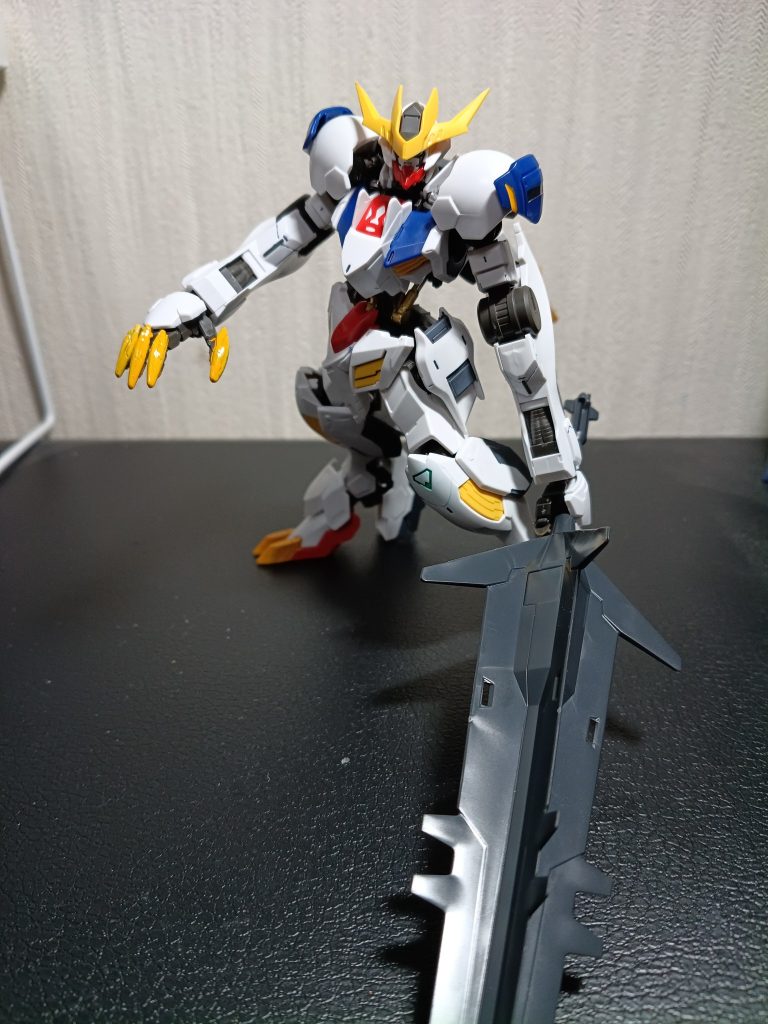 爪も下手になってしまいましたが色分けもしてあります。最近、鉄血のオルフェンズを見返しててやっぱり、最終形態のバルバトスが1番好みです！(zaku-kao2)