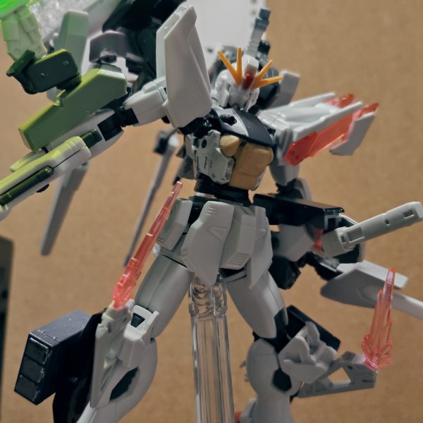 F91を改造しています。追加で改造したらその都度更新していこうと思います。バックパックの光の翼のエフェクトは自作しました。追記:画質が悪くてすみません。（5枚目）