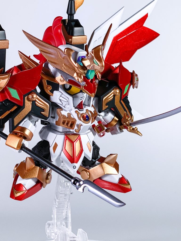 ゴールド迷ったんですが、ミスターホビーカラーのスーパーメタリック2スーパーレッドゴールドを使用しました。ゴールドの下地はガイアブラウンです。