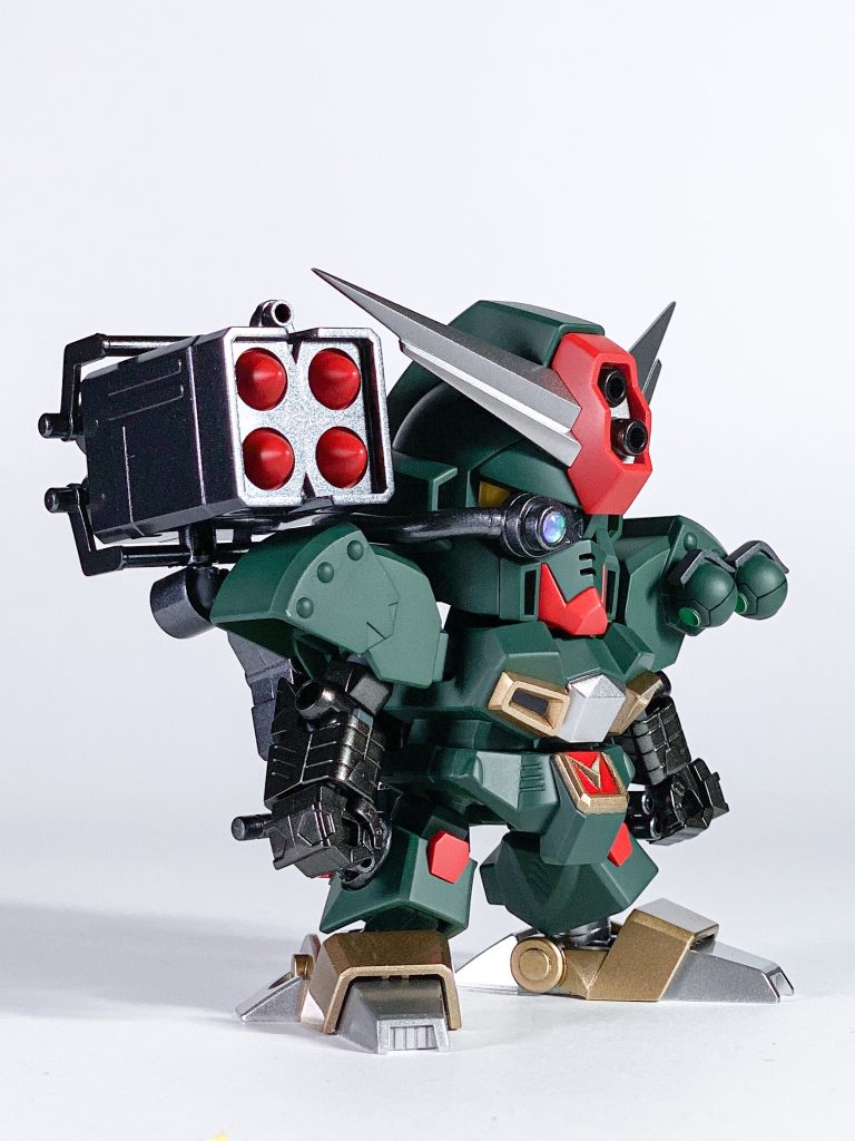 緑と赤の部分はつや消しメタリック部は光沢にしています。
