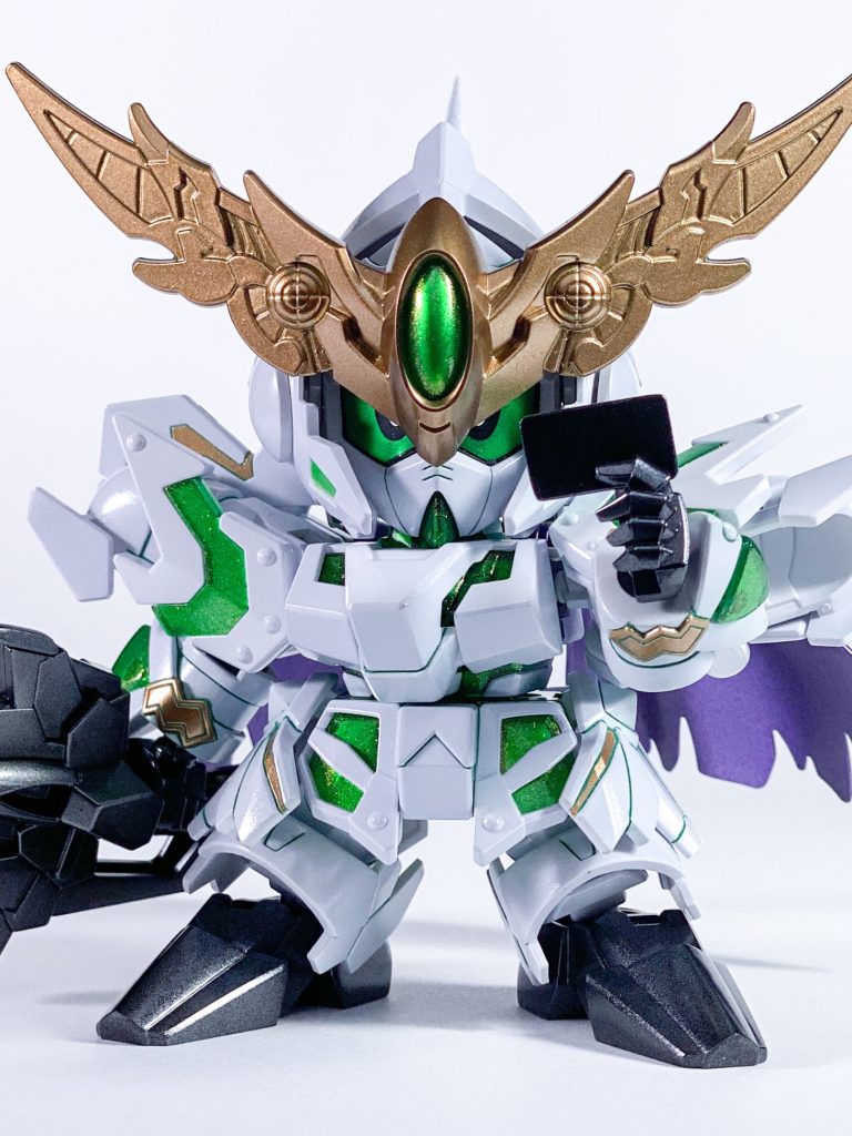 アルティメットバトルver.頭部のアンテナと両肩が変更されます。アンテナは各部にグリーンが入るのですが、ちょっとSDWみたいで好みではないので、ゴールドのみに。&nbsp;