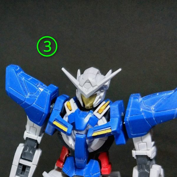 製作中のエクシア進展しました。腿部の延長後に多めのスジ彫りしました🤣①の頭部の画像で、構造的にフェイスの後ハメ加工が難しいので、先にスジ彫りと塗装をしました。②の画像で組み立ててこんな感じに！③の画像で組み込み後にマスキングテープで養生しておきます！次はまたプラ板貼りになります🙏（5枚目）