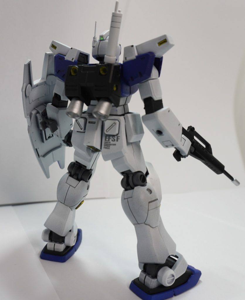 バックパックにはビームサーベルと噴射ノズルを目立たせるためにジム・クゥエルの余ったノズルとMGヘイズル2号機のビームサーベルを付けました。