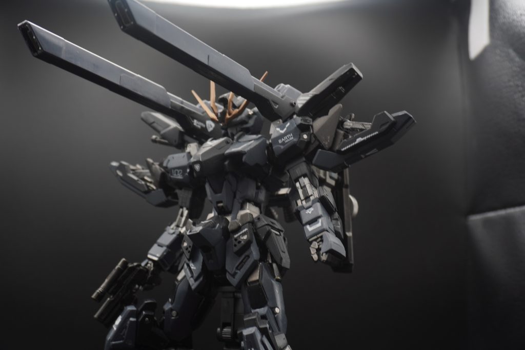 ガンダムDXのバックパックをメインに使ってますがサテライトキャノンみたいな高威力のビームを打つイメージじゃなく軽量タイプの機体が打つビームキャノンのイメージで仕上げました。