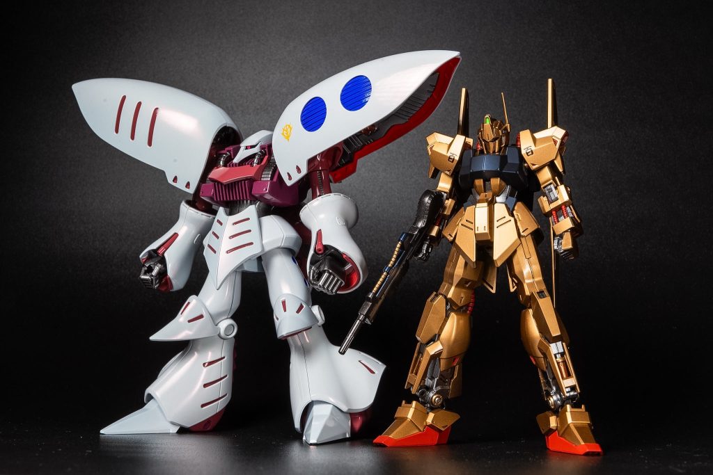百式と並べると『機動戦士Ζガンダム』終盤の名シーンを思い出させてくれます。ゴールドの百式とパールホワイトのキュベレイの組み合わせは、見た目の相性も抜群です。