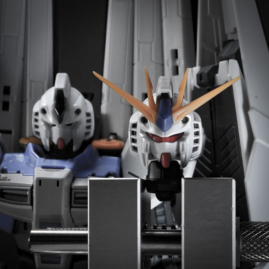 作品名：<p>RGνもHi-νも出渕味が残った不細工なので、93FFヘルメットにカトキフェイスの組み合わせで作る。</p>
