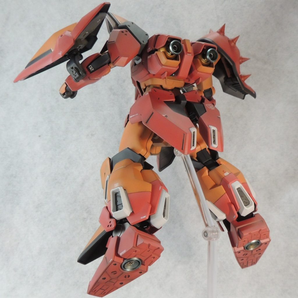■シールド取付基部　MG1/100ザクに入っているシールドやスパイクを接続するためのパーツを加工しました。腕との接続部分とシールドのボールジョイントはガウマン機のキットのパーツを使用し、HＪモデラーズパーツやコトブキヤのＭ.Ｓ.Ｇ等を貼り付けてディティールを追加しています。