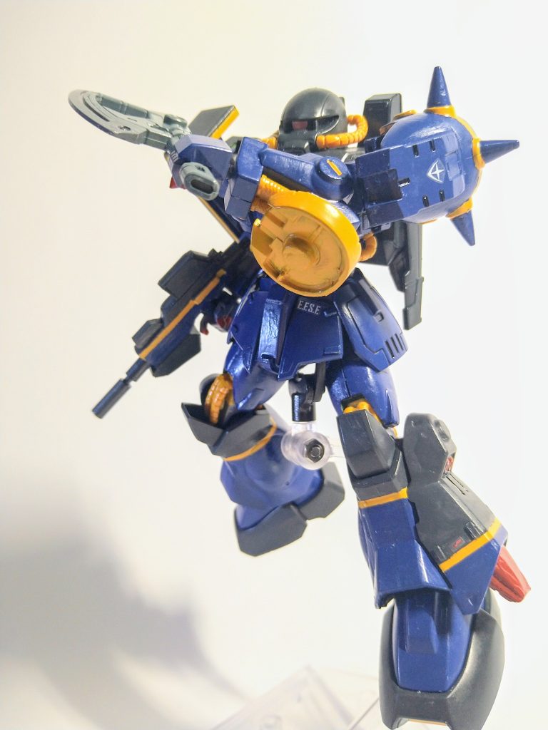 塗装は筆塗りです。一応ですが、マニキュアもしております。AOZシリーズはオレンジイエローのラインが多用に使われているので、毎回塗装に苦労しますね。
