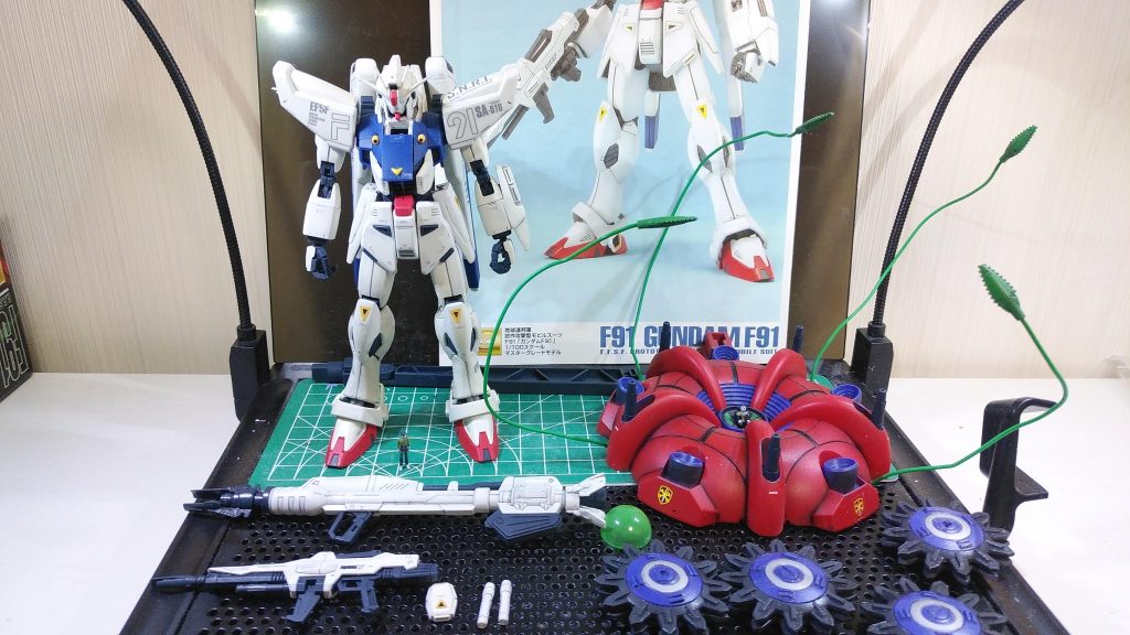 付属品。ラフレシアも塗っています。バグはC3で購入したガレージキットです。
