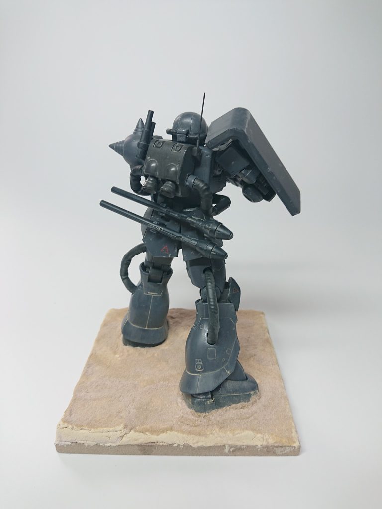 プラ棒とプラパイプで作ったスモークディスチャージャー。市販のパーツと真鍮線、スプリングで作ったアンテナ。