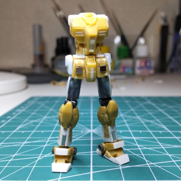 ナナハチをアーティファクトで造りたくコツコツやっている最中、賛否両論のプロ仕様なる企画。その第一弾がフルアーマー🧐あまり興味なかったのですが、ふと思い立ち、フルアーマーあるし、やるなら今か！元々、フルミキシングで造り上げてるナナハチに着脱可能なんて無理でしょ😮‍💨「駄目なら捨てちゃえ 」ってなのりで、取り敢えずボディから。全て一回り大きく作るためパーツ切り刻んで付け直し😓何となく形になったので、この際proに対抗してやります。ナナハチ各所にディテール兼用に見えるようネオジム仕込み、アーマーの主要パーツをくっつけてみました。それなりに見えるか🤔（3枚目）