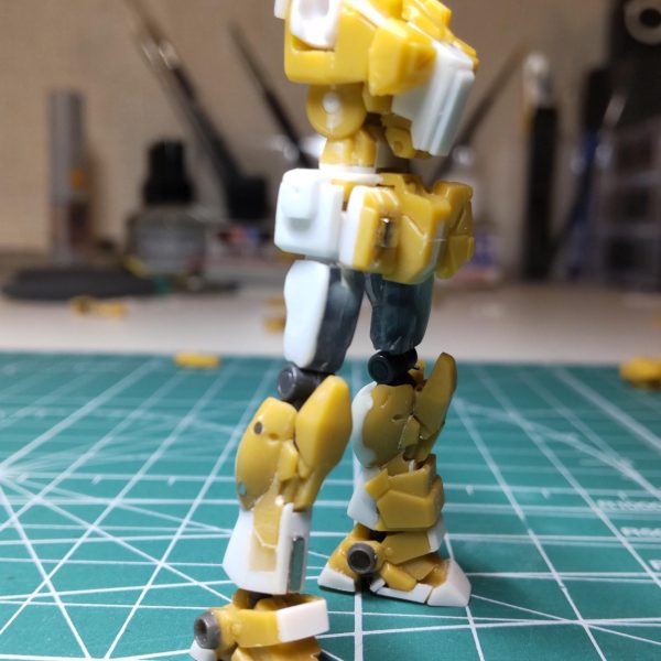 ナナハチをアーティファクトで造りたくコツコツやっている最中、賛否両論のプロ仕様なる企画。その第一弾がフルアーマー🧐あまり興味なかったのですが、ふと思い立ち、フルアーマーあるし、やるなら今か！元々、フルミキシングで造り上げてるナナハチに着脱可能なんて無理でしょ😮‍💨「駄目なら捨てちゃえ 」ってなのりで、取り敢えずボディから。全て一回り大きく作るためパーツ切り刻んで付け直し😓何となく形になったので、この際proに対抗してやります。ナナハチ各所にディテール兼用に見えるようネオジム仕込み、アーマーの主要パーツをくっつけてみました。それなりに見えるか🤔（4枚目）