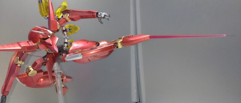 ビーム・サーベル。元キットではコレが出来なかったのでプラサポや何やら駆使してなんとかしました。