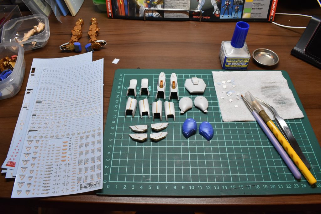 水転写デカールはオレンジ＆グレーを主に使用しました。