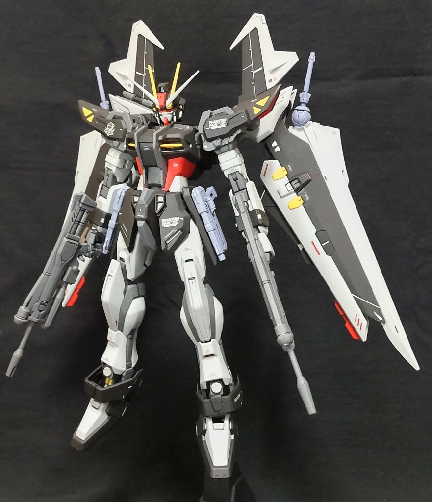 こちらが同じく45歳の時に作ったノワール😄。作れない時期に買っていたモノですね😁。私の当時買って積んだガンプラは、MG縛りのせいか、ほぼガンダムタイプ😃。