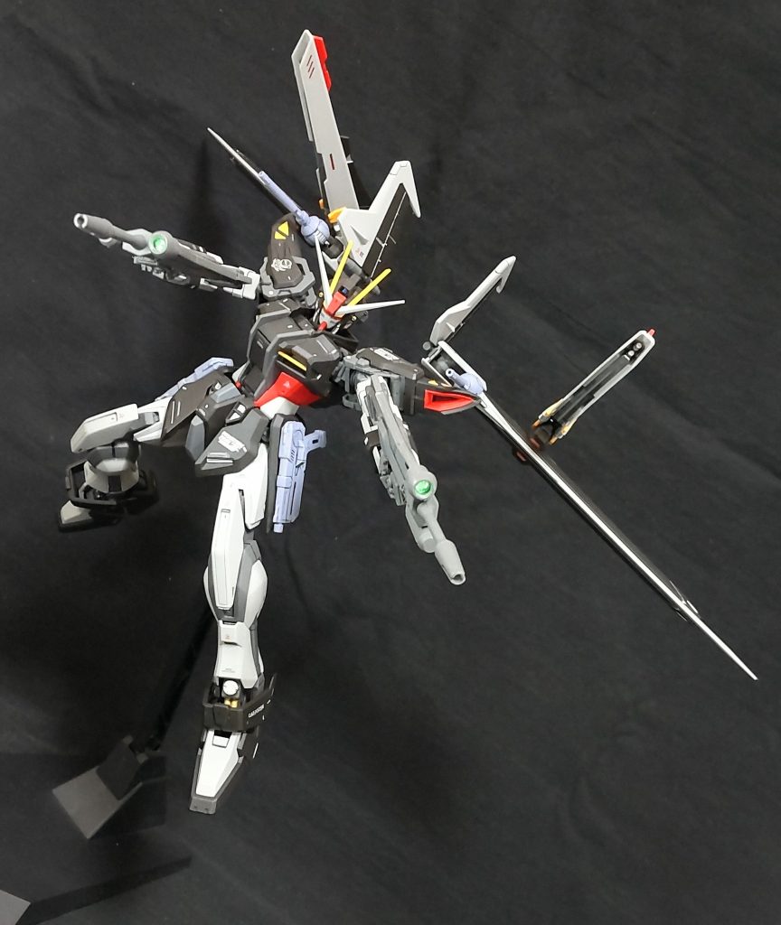 シールドを持たない、2丁拳銃のガンダム。