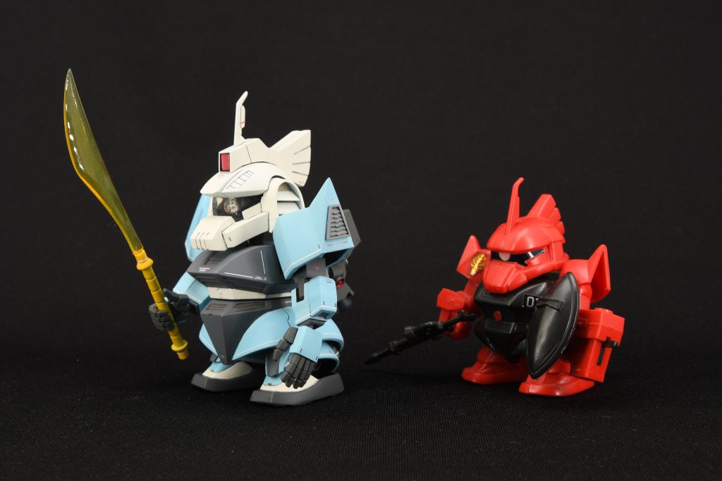 左が改造した今作。右が素になったBB戦士ジョニーライデン専用ゲルググです。ご覧のように全体的に大型化しています。