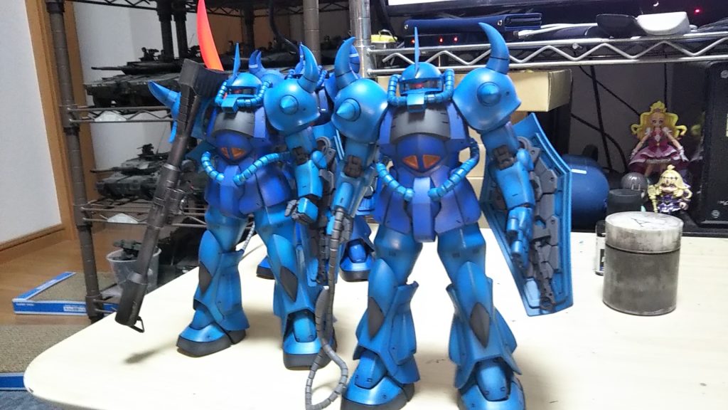 作品名：塗り直しました💦<p>再塗装したグフ2機があまりにも水色すぎたので更に再塗装と予備部品修理</p>
