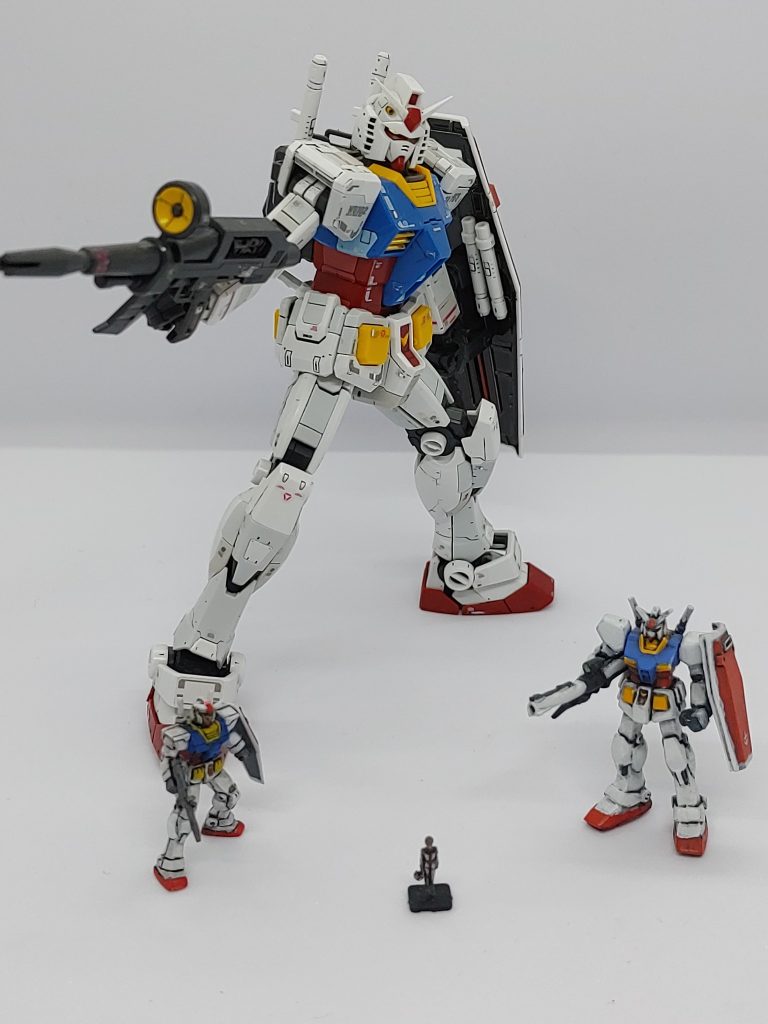 スケール比較　RGガンダムver1.0　ザクレロ投稿の時に使用したフィギュア　今回作ったヤツ　RG付属アムロフィギュアなぜココをチョイスしたかというとGUNSTAに投稿し始めた頃より成長しましたよってトコロを見ていただきつつ、感謝申し上げようかなと。😅
