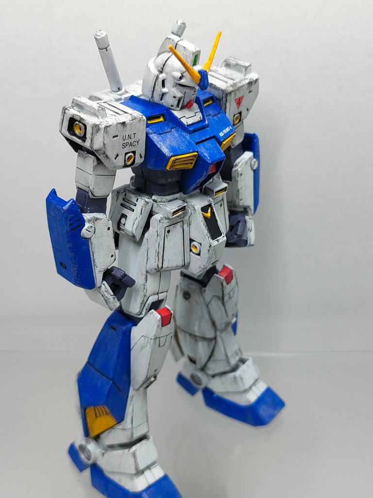 工程作業です。合わせ目消し・段落ちモールドスジボリ追加（ 多少）モールド掘り直し水性グレーサフ（ 筆塗り）水性ホビーカラーで筆塗り墨入れタミヤエナメルデカール貼り付けウェザリング　白パーツはタミヤエナメルブラックでドライブラシ後に拭き取り。チョバムアーマー　青パーツはタミヤエナメルクロームシルバーでドライブラシ。