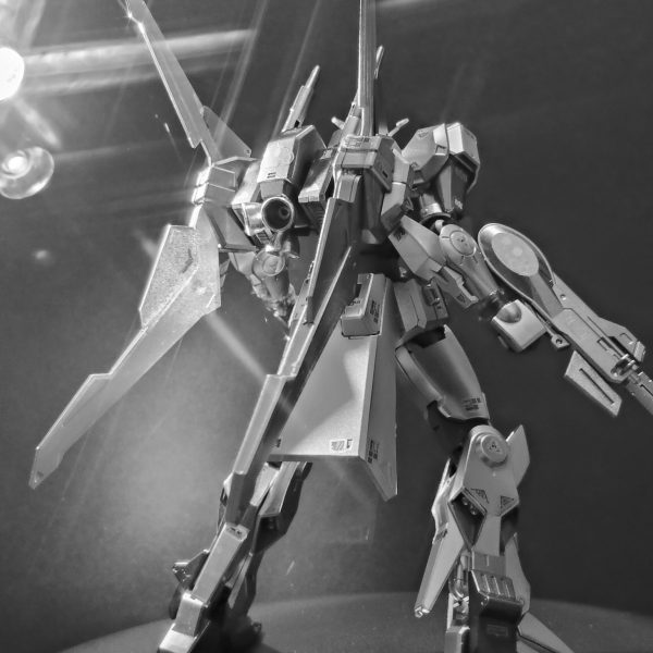左はMK-IIやゼータのデザイナー藤田一己さんによるものだとか。約40年前の作品ですね。隔世の感・・・。（2枚目）