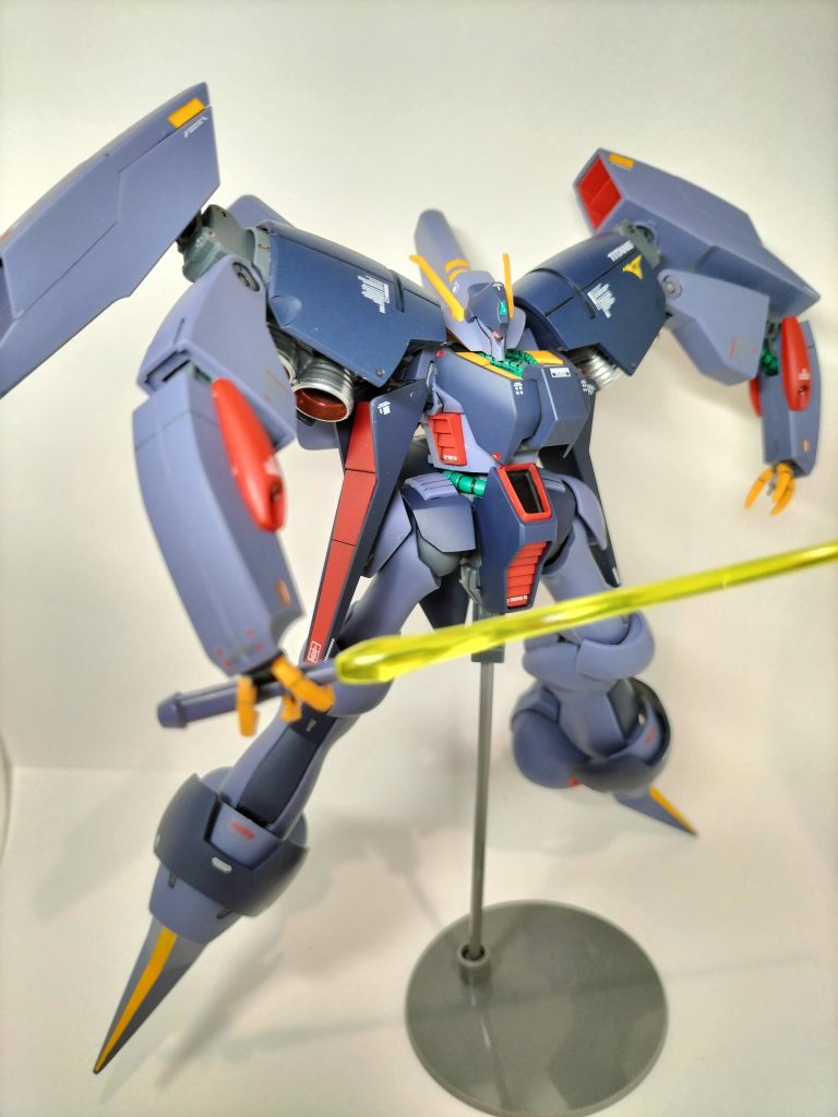 ビームサーベルを構えて✨️デカすぎて画角に収まりません(gundam-kao5)